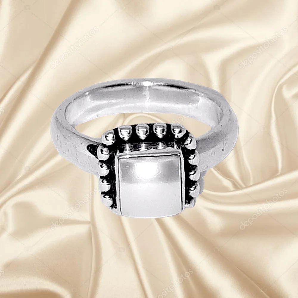 Silpada Sterling pSilver and Pearl Button Frame Ring. Size 5.75 NWOT